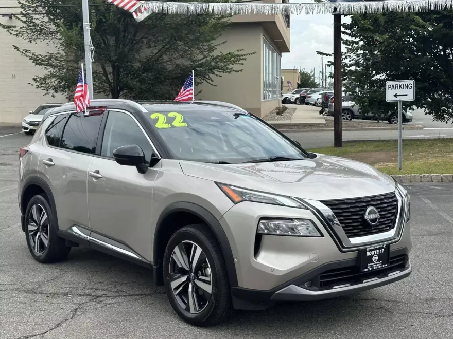 2022 Nissan Rogue SL photo 1