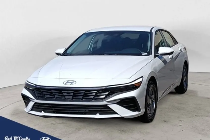 2025 Hyundai Elantra SE photo 1