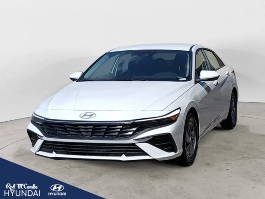 2025 Hyundai Elantra SE photo 1