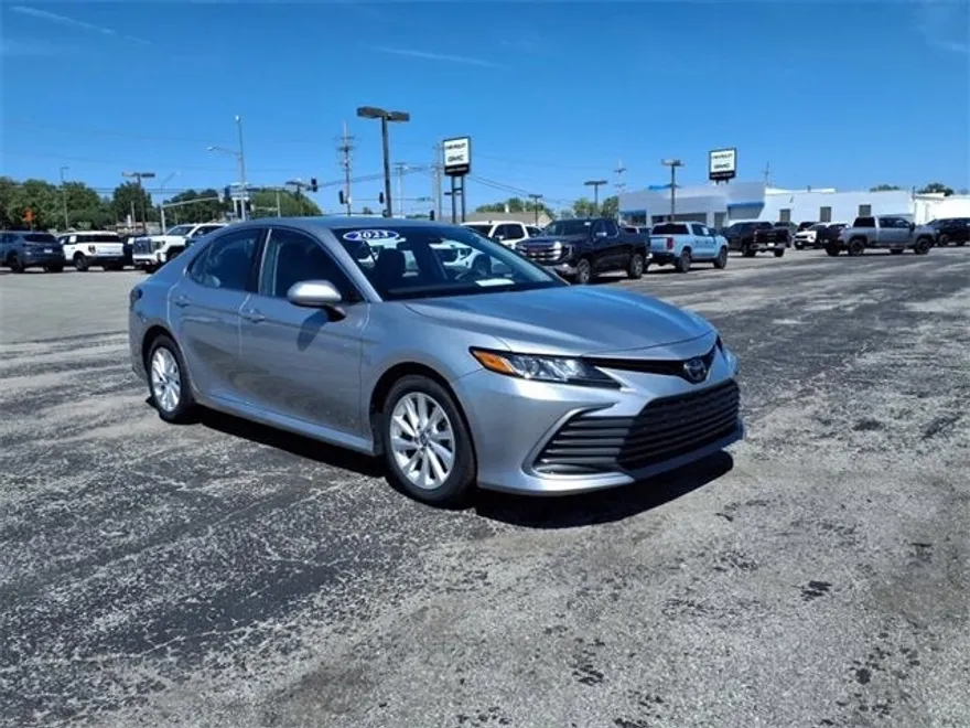2023 Toyota Camry LE photo 1