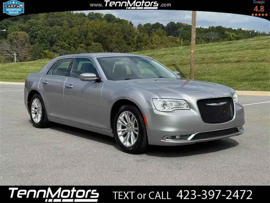 2018 Chrysler 300 Touring photo 1