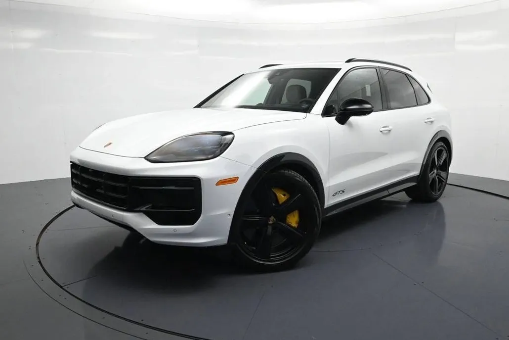 2026 Porsche Cayenne GTS photo 1