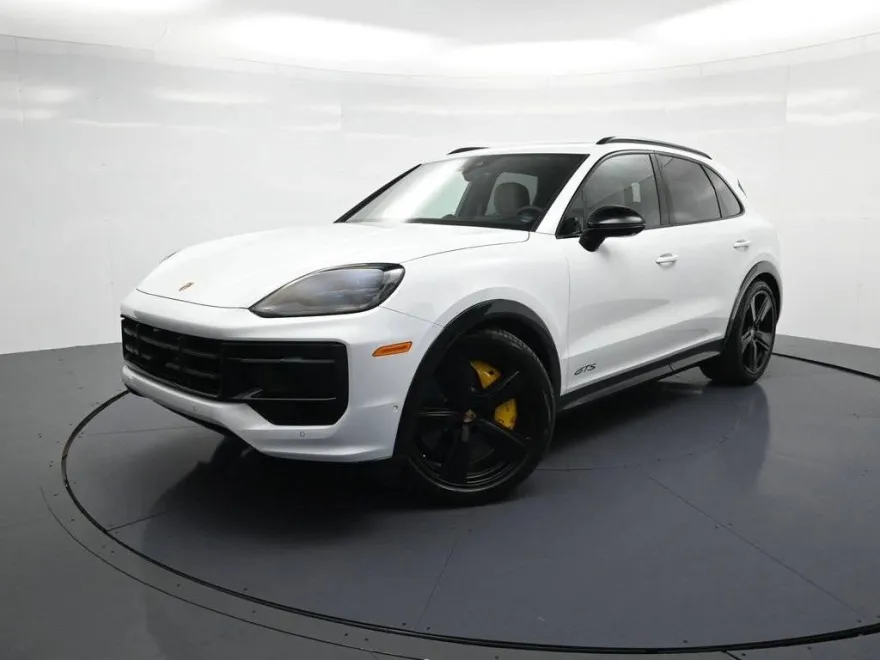 2026 Porsche Cayenne GTS photo 1