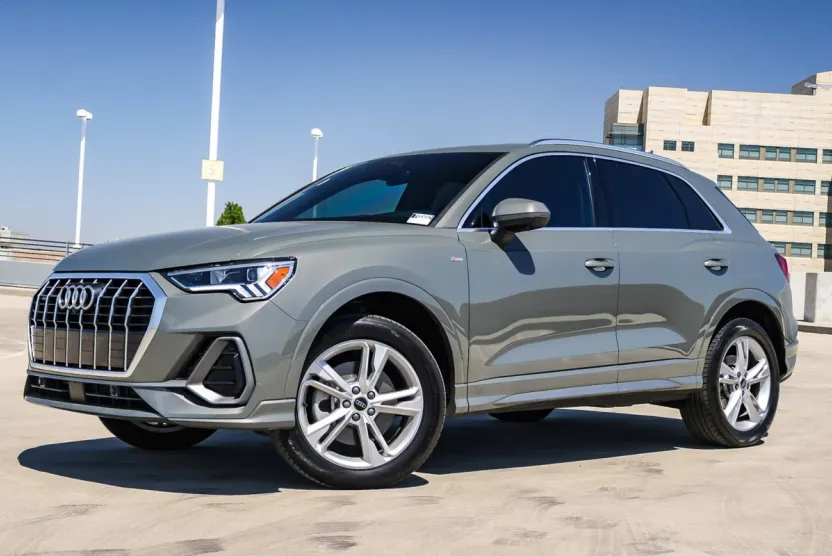 2023 Audi Q3 S line Premium Plus photo 1