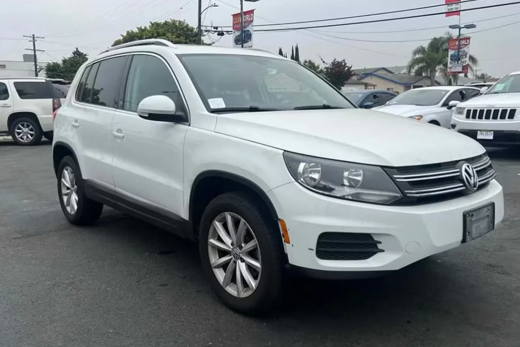 2017 Volkswagen Tiguan Wolfsburg Edition photo 1