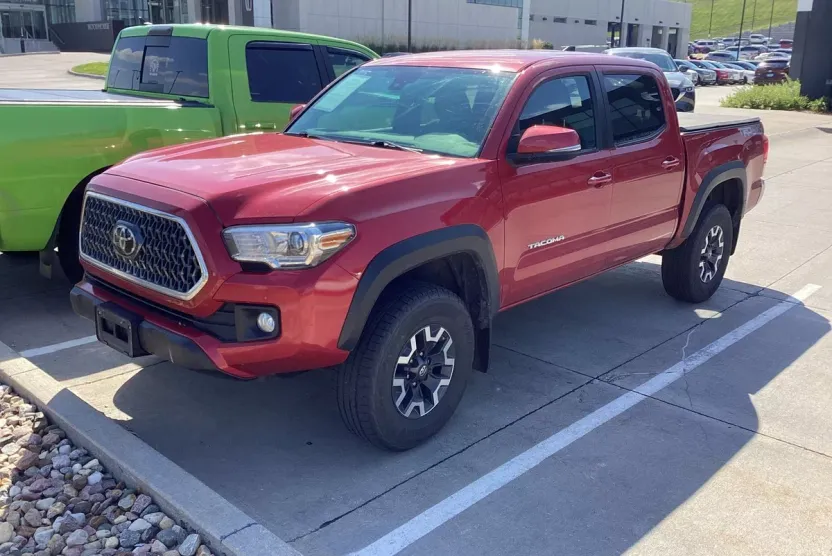 2019 Toyota Tacoma TRD Sport V6 photo 1