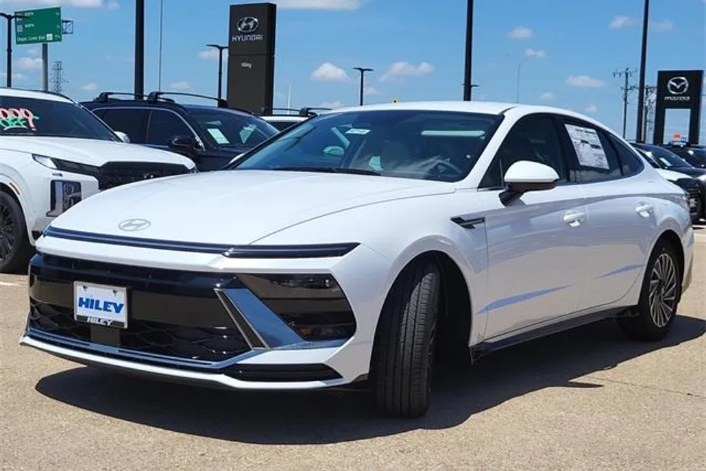2025 Hyundai Sonata Hybrid SEL photo 1