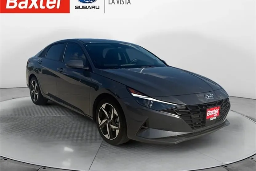 2023 Hyundai Elantra SEL photo 1