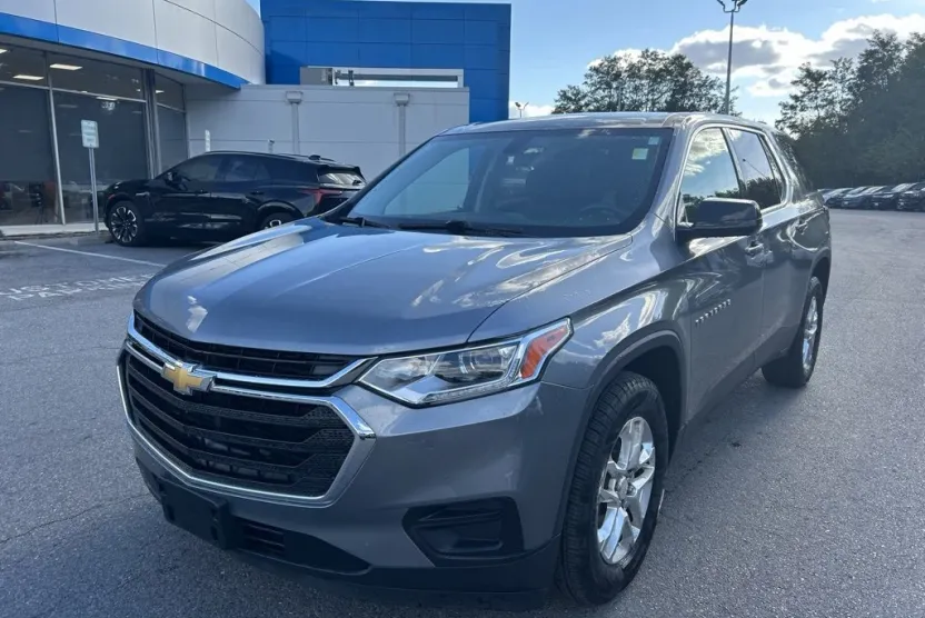 2019 Chevrolet Traverse LS photo 1