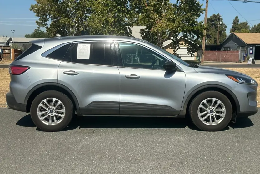 2022 Ford Escape SE photo 1