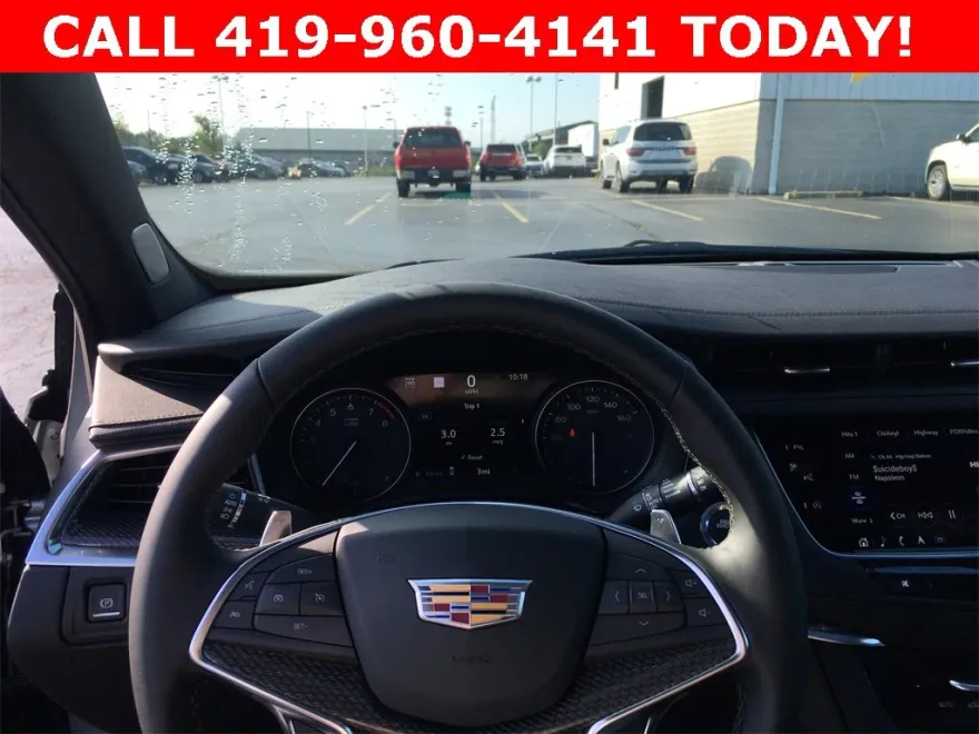2025 Cadillac XT5 Sport photo 1
