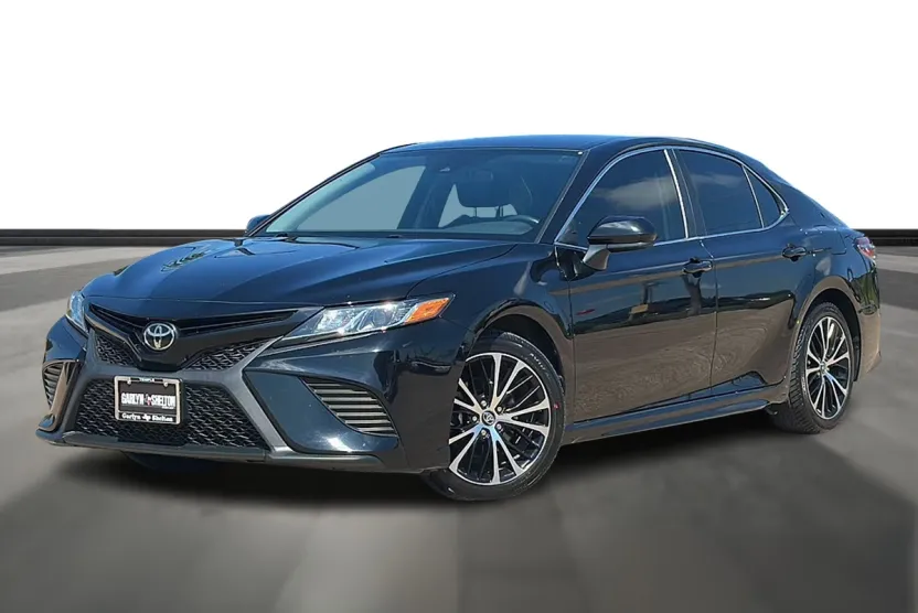 2019 Toyota Camry SE photo 1