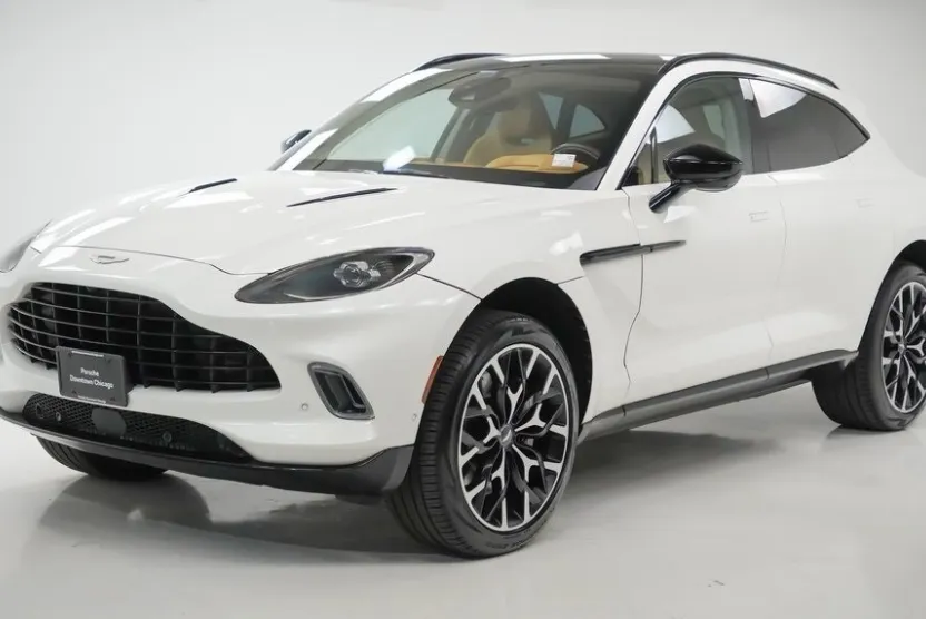 2021 Aston Martin DBX photo 1
