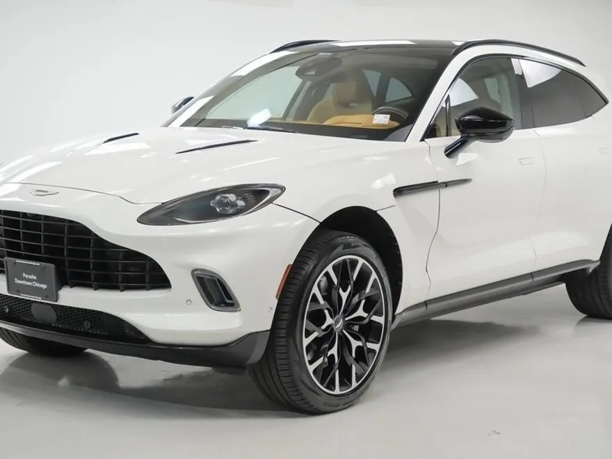 2021 Aston Martin DBX photo 1