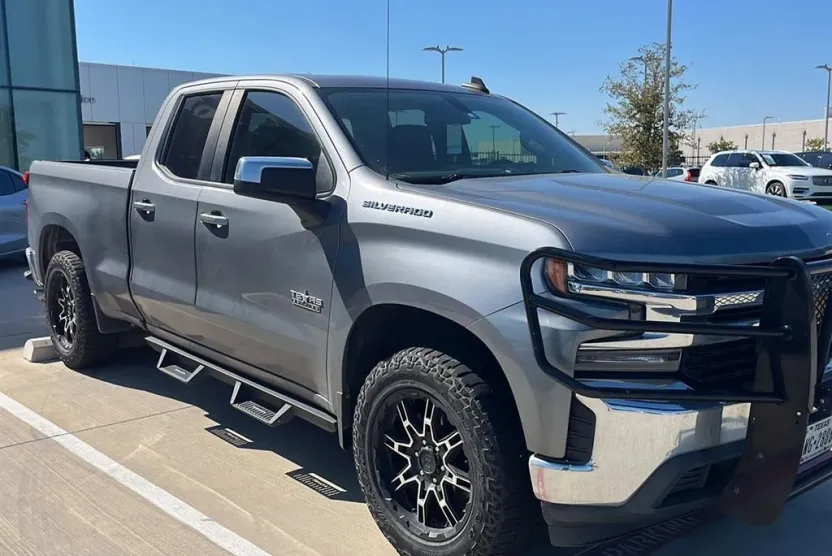 2020 Chevrolet Silverado 1500 LT photo 1