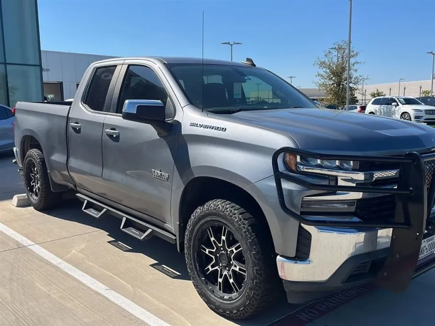 2020 Chevrolet Silverado 1500 LT photo 1