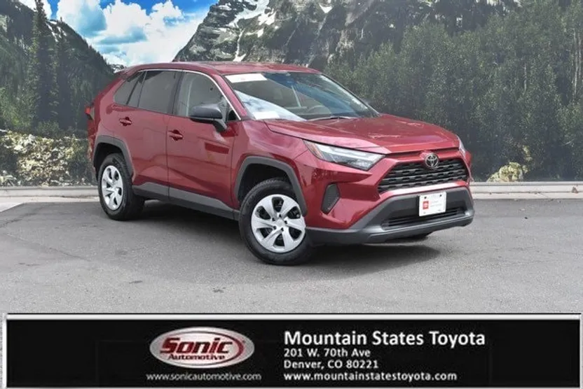 2023 Toyota RAV4 LE photo 1