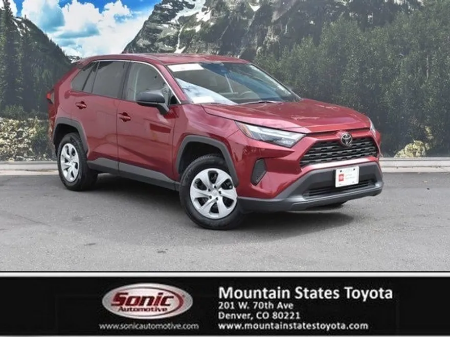 2023 Toyota RAV4 LE photo 1
