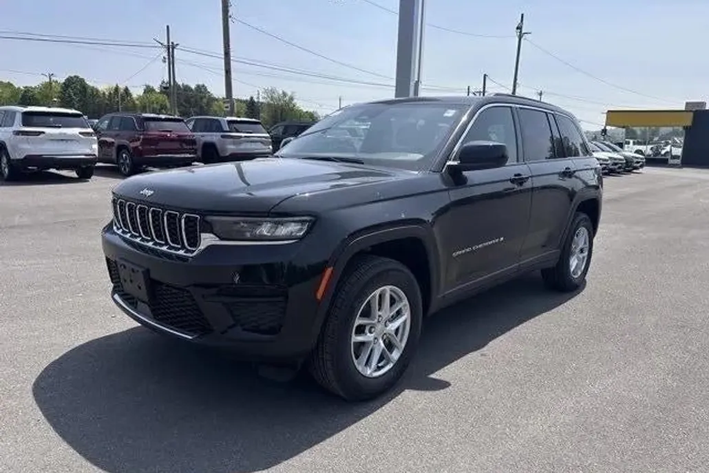 2025 Jeep Grand Cherokee Laredo photo 1
