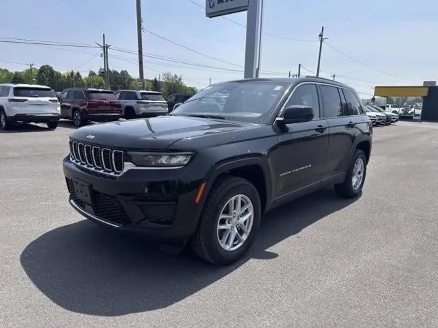 2025 Jeep Grand Cherokee Laredo photo 1