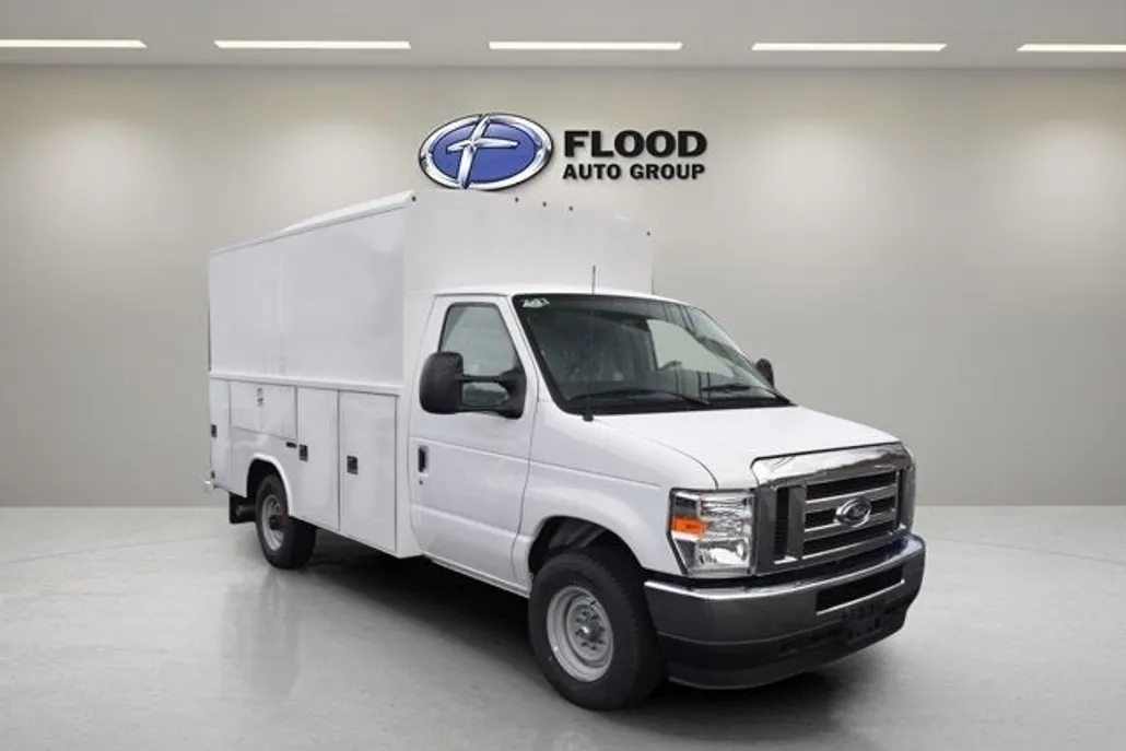 2025 Ford E-350 photo 1