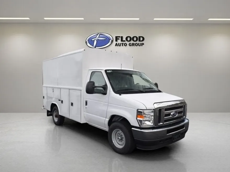 2025 Ford E-350 photo 1