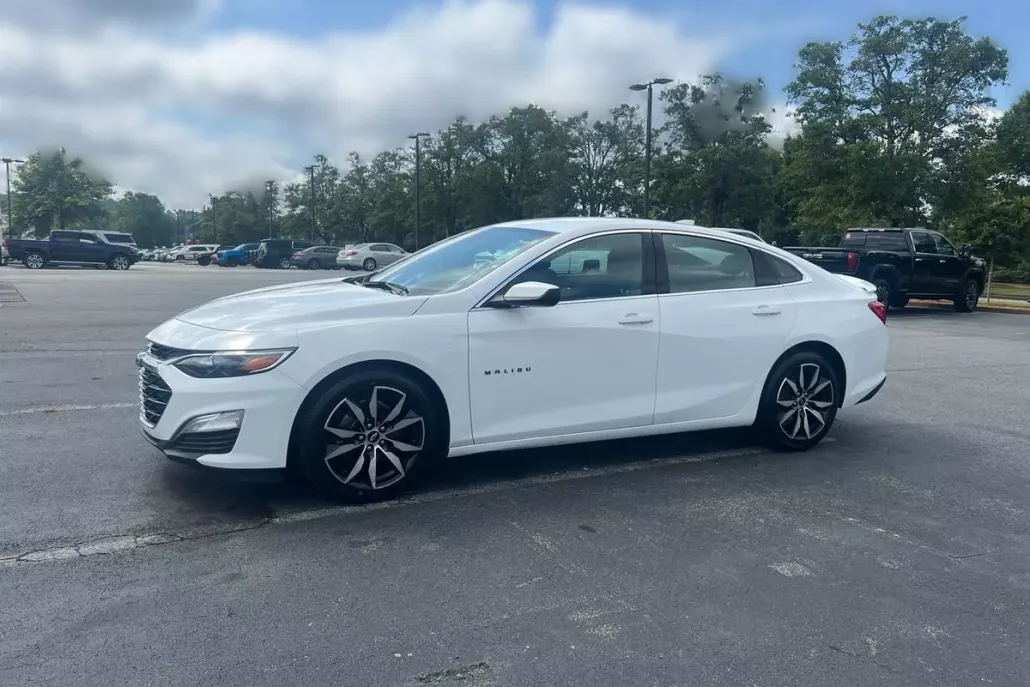 2022 Chevrolet Malibu RS photo 1