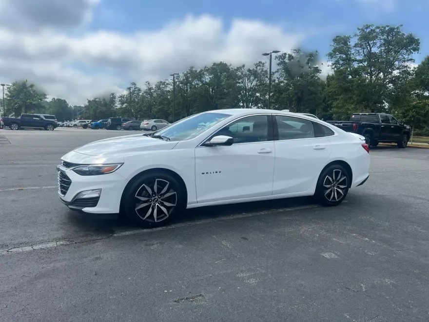 2022 Chevrolet Malibu RS photo 1