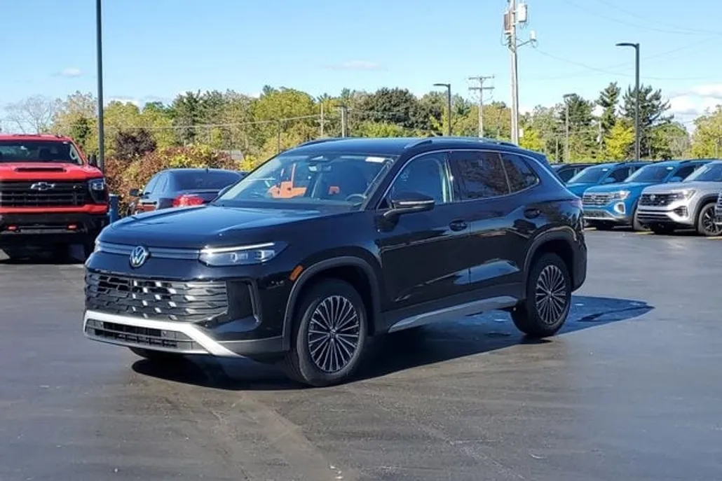2025 Volkswagen Tiguan S photo 1