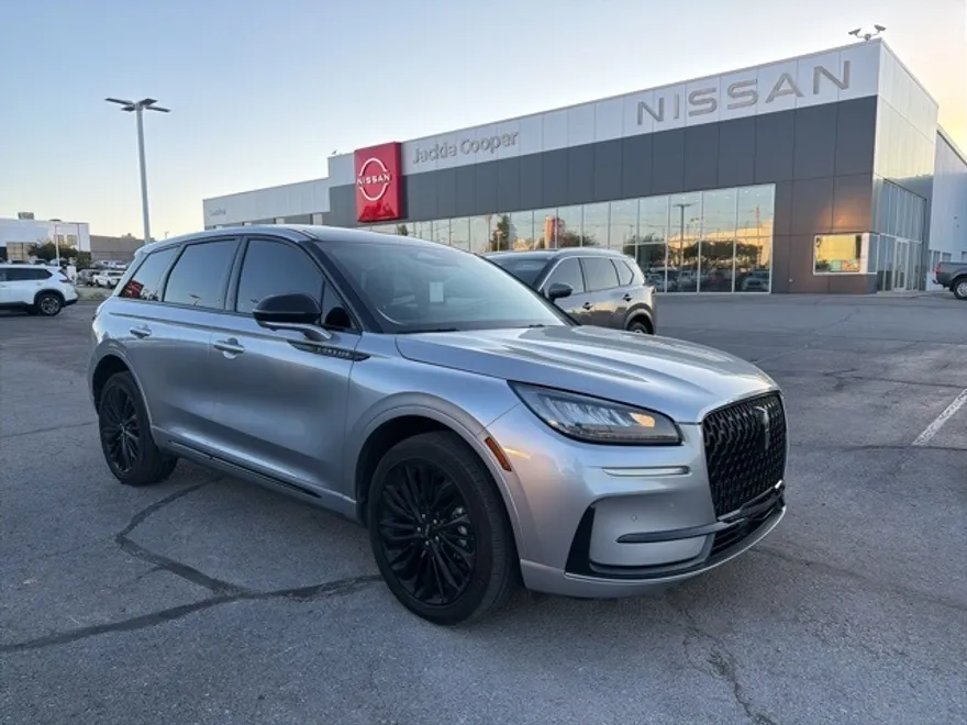 2023 Lincoln Corsair Standard photo 1