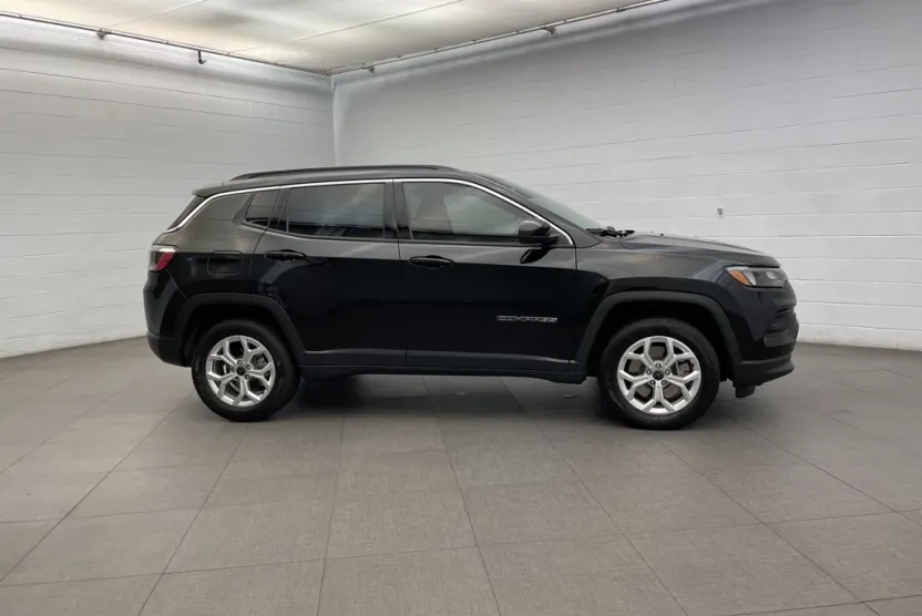 2025 Jeep Compass Latitude photo 1