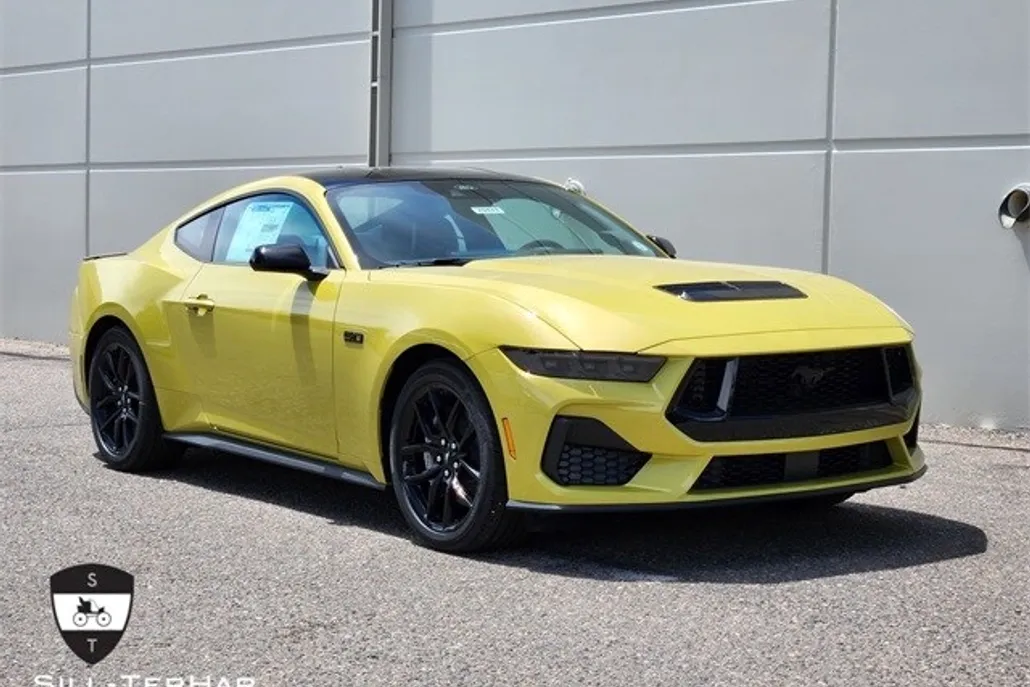 2025 Ford Mustang GT Premium photo 1