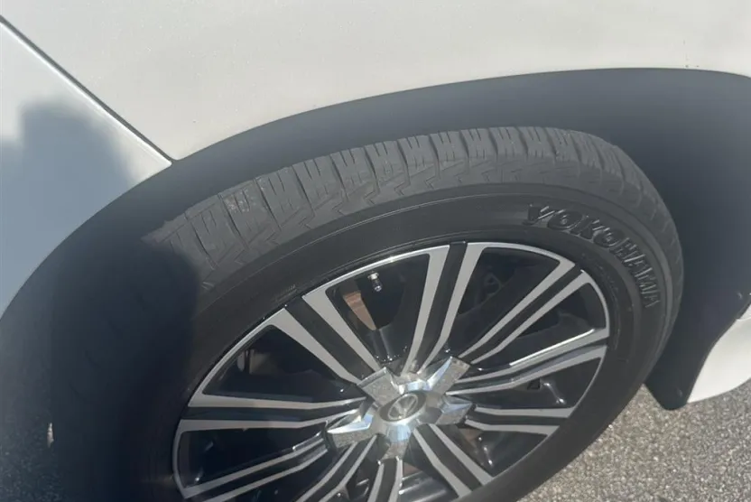 2020 Lexus LX 570 Three-Row photo 1