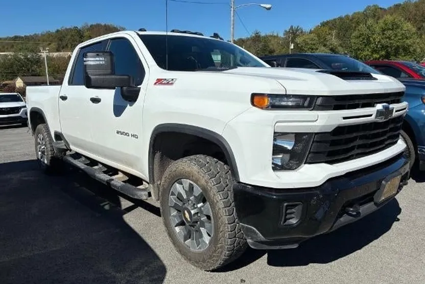 2025 Chevrolet Silverado 2500HD Custom photo 1