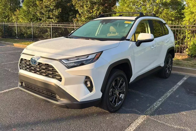 2024 Toyota RAV4 Hybrid XLE Premium photo 1