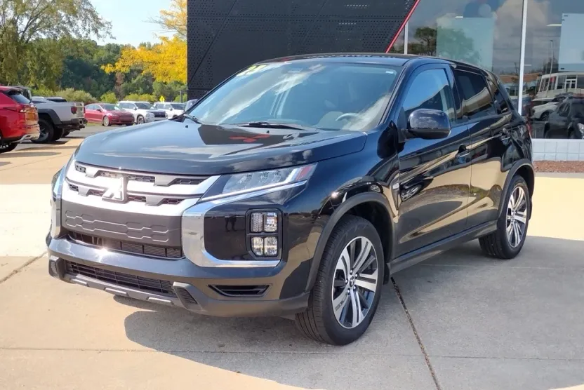 2023 Mitsubishi Outlander Sport ES photo 1