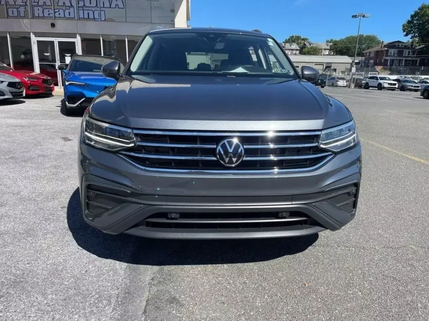 2023 Volkswagen Tiguan SE photo 1