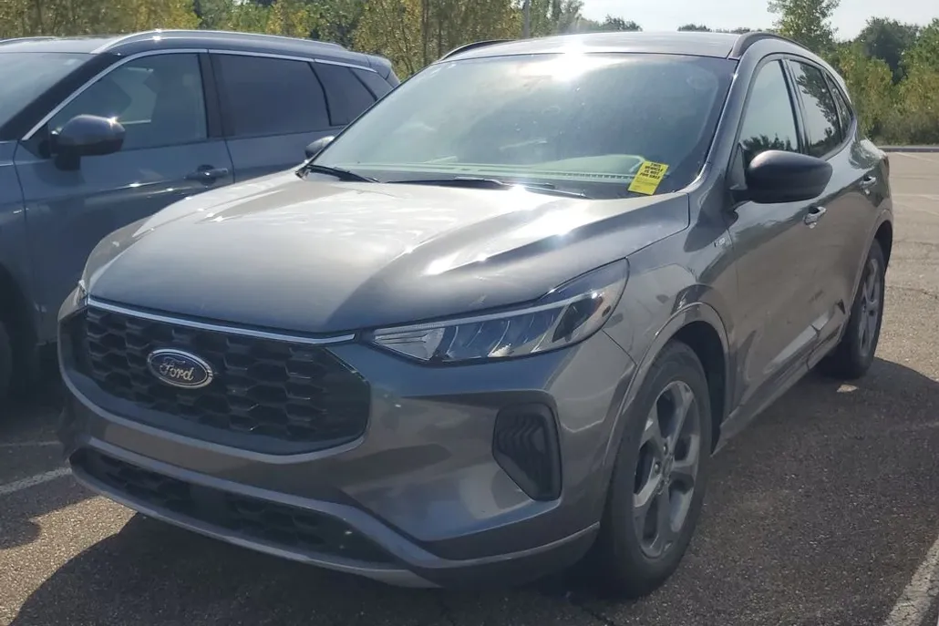 2023 Ford Escape ST-Line photo 1