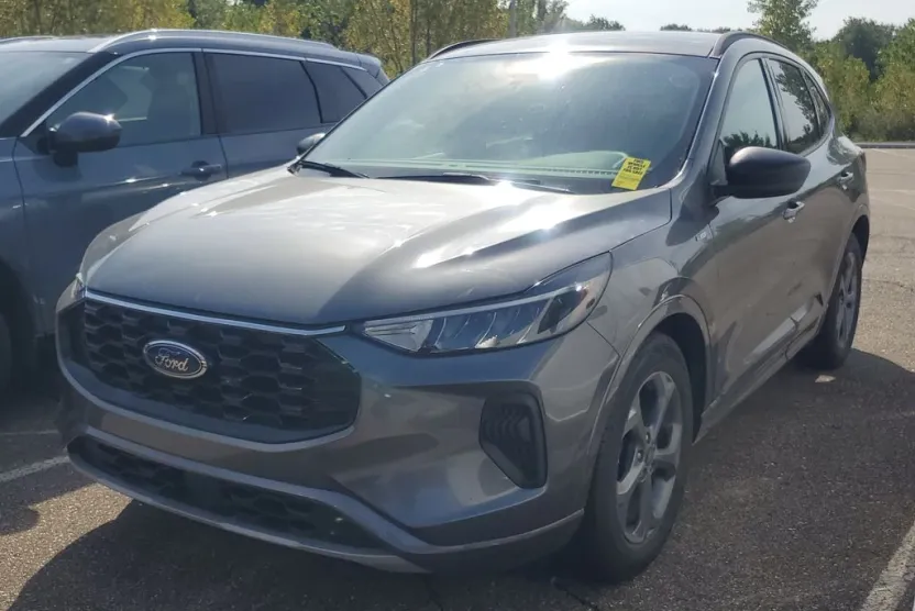 2023 Ford Escape ST-Line photo 1