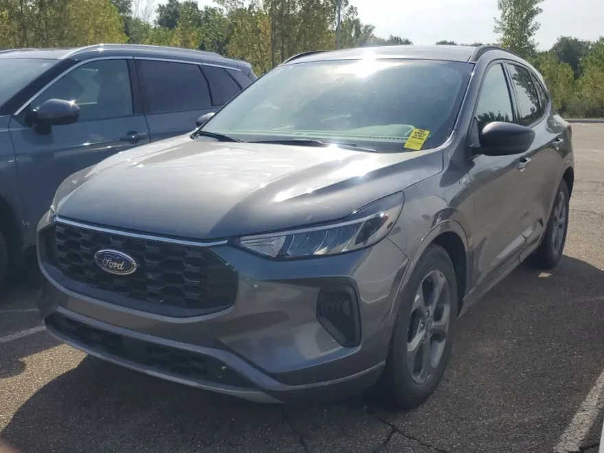 2023 Ford Escape ST-Line photo 1