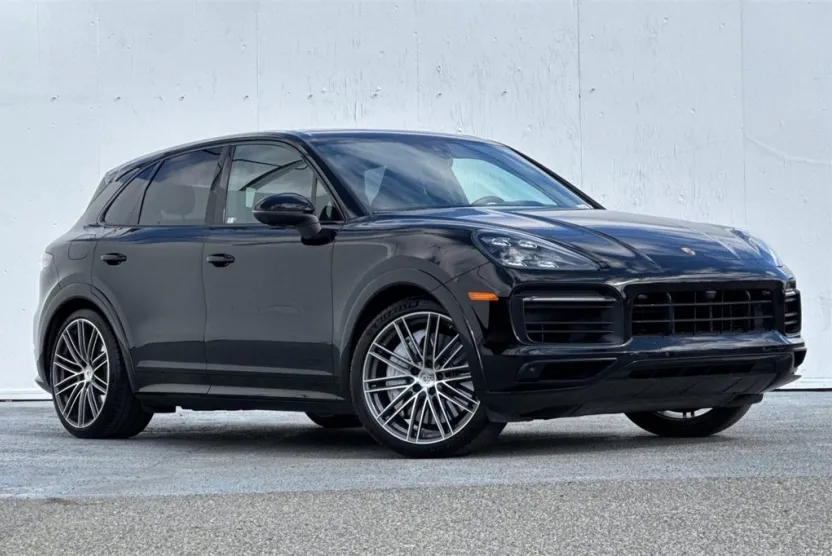 2019 Porsche Cayenne S photo 1