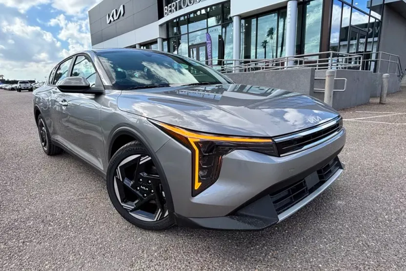 2025 Kia K4 EX photo 1