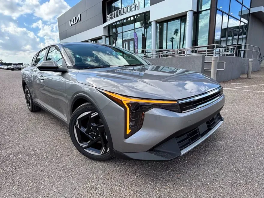 2025 Kia K4 EX photo 1