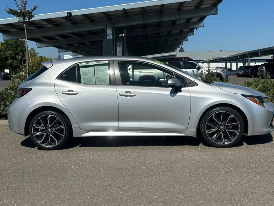 2019 Toyota Corolla SE photo 1