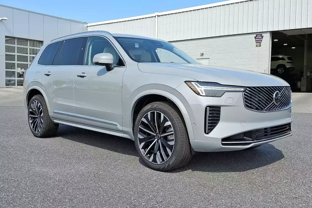 2025 Volvo XC90 T8 photo 1