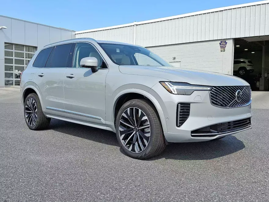 2025 Volvo XC90 T8 photo 1
