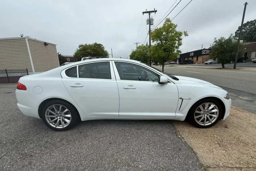 2012 Jaguar XF photo 1