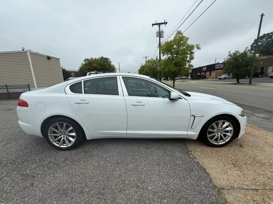 2012 Jaguar XF photo 1