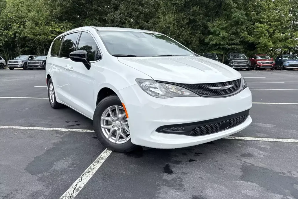 2026 Chrysler Voyager LX photo 1