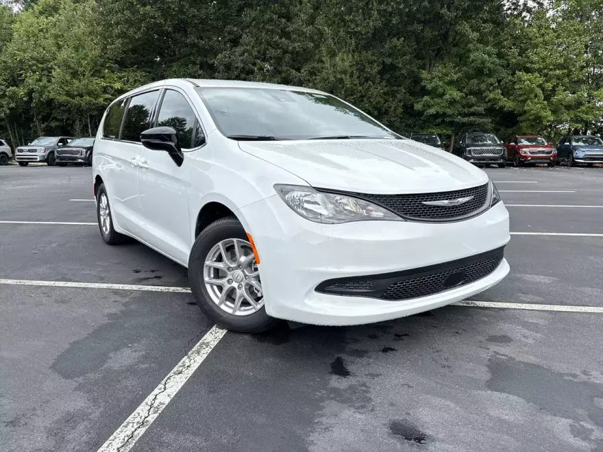 2026 Chrysler Voyager LX photo 1